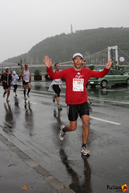 Budapest Maraton futás esőben, Rákossy Péter