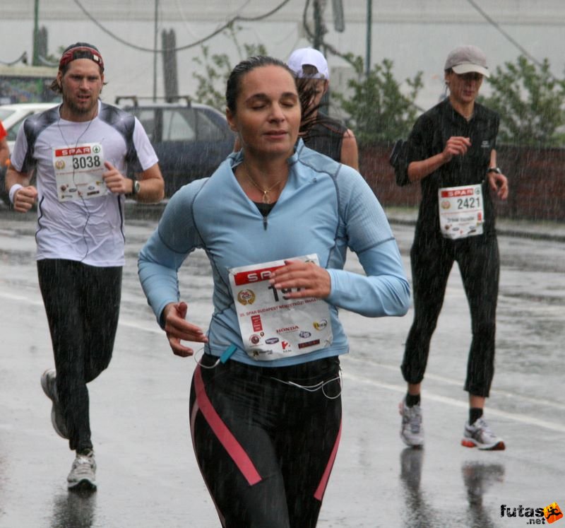 Budapest Maraton futás esőben, maratoni futás esőben, It's a rainy day, It's a rainy marathon day