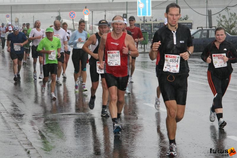 Budapest Maraton futás esőben, Bohl Jens , GER Munich