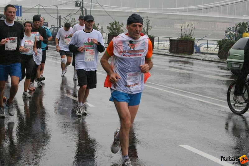 Budapest Maraton futás esőben, Cozzolino Giovanni