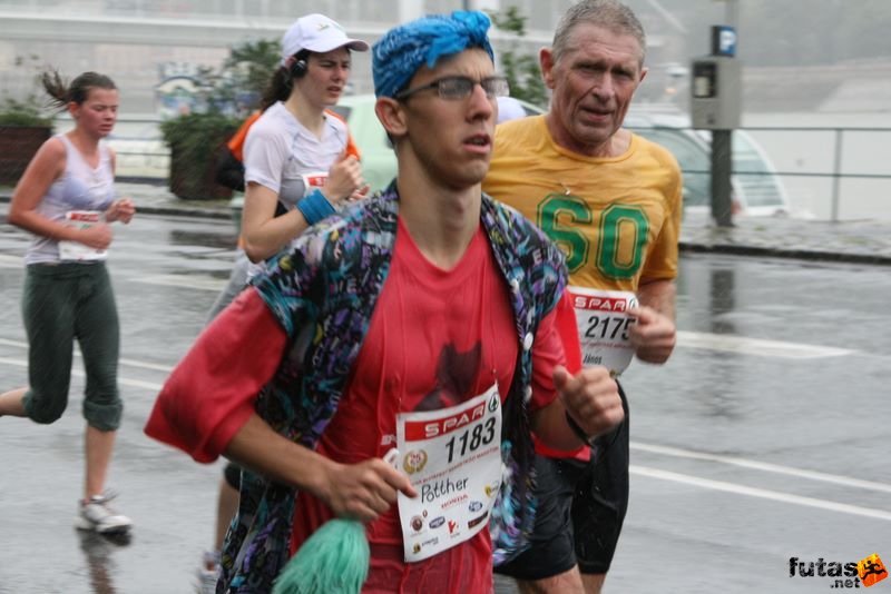 Budapest Maraton futás esőben, Potther