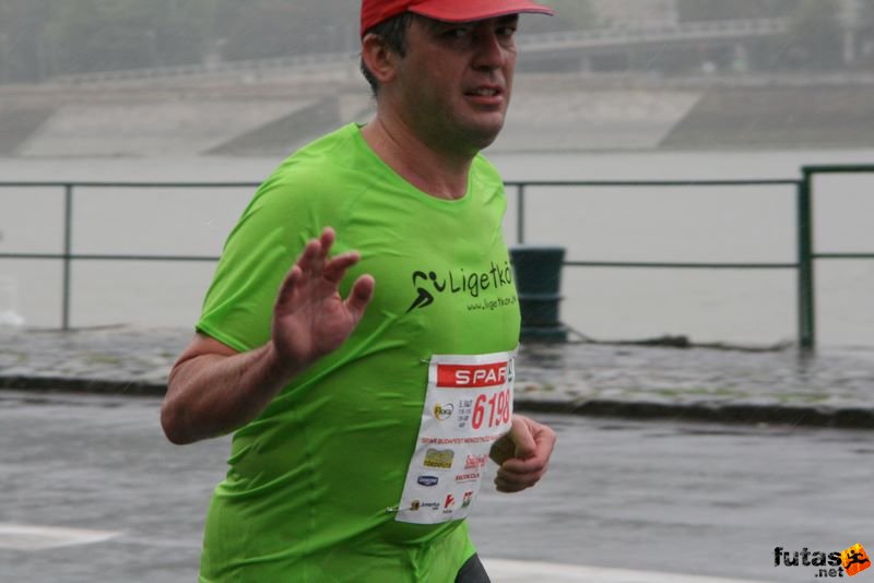 Budapest Maraton futás esőben, Székely-Szendrei Zsolt