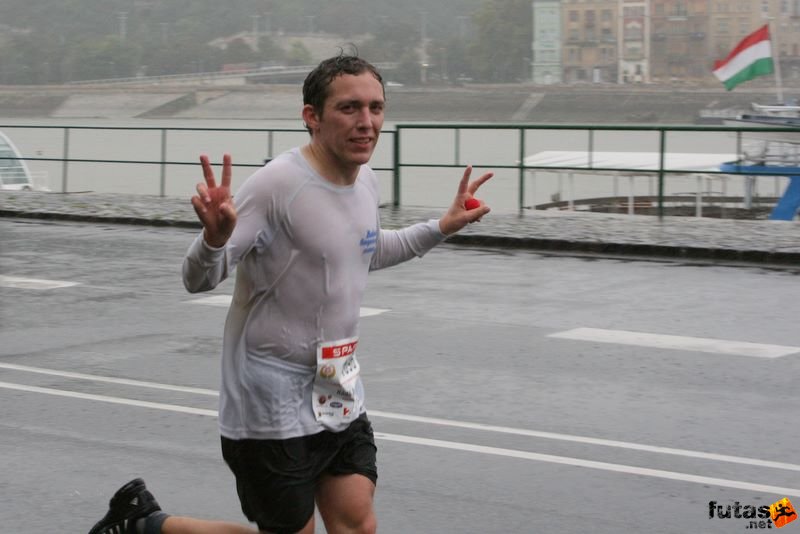 Budapest Maraton futás esőben, Imre