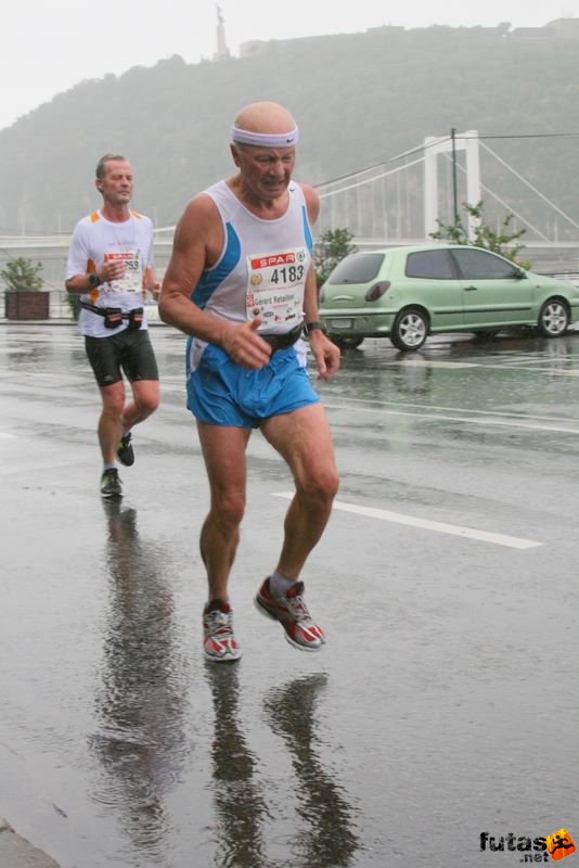 Budapest Maraton futás esőben, Retailleau Gérard,  	FRA Nantes