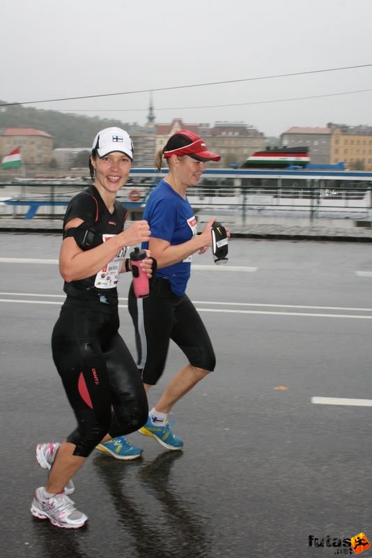 Budapest Maraton futás esőben, Kanto Hanna, FIN Pirkkala, Budapest Maraton