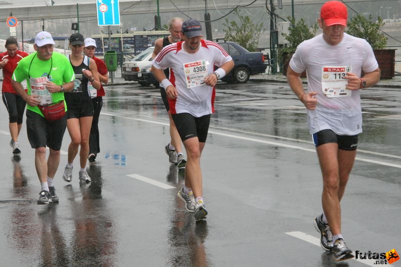 Budapest Maraton futás esőben, Marták Lubomír