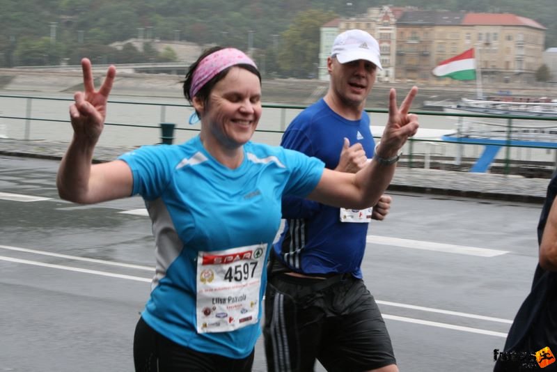 Budapest Maraton futás esőben, Paavola Liisa