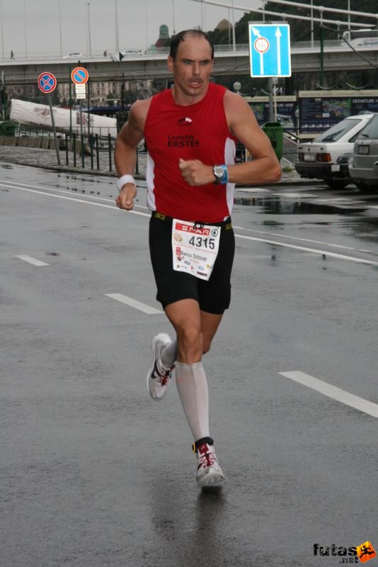 Spar Budapest Marathon Hungary 2010, Ochsner Marcus  AUT Team RuNSport Prottes
