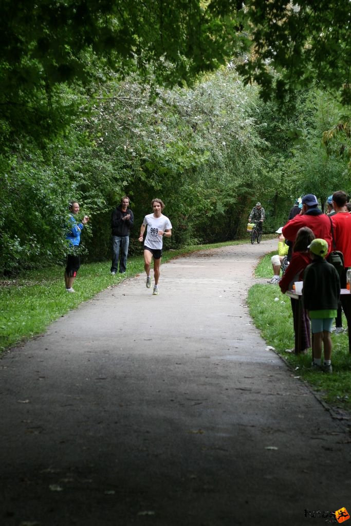 Esztergom félmaraton futóverseny, első félmaratoni befutó