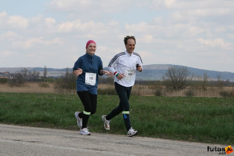 Velencei-tó 2/3 Maraton Futás, Bertalan Tündi (futacica), Svoboda László