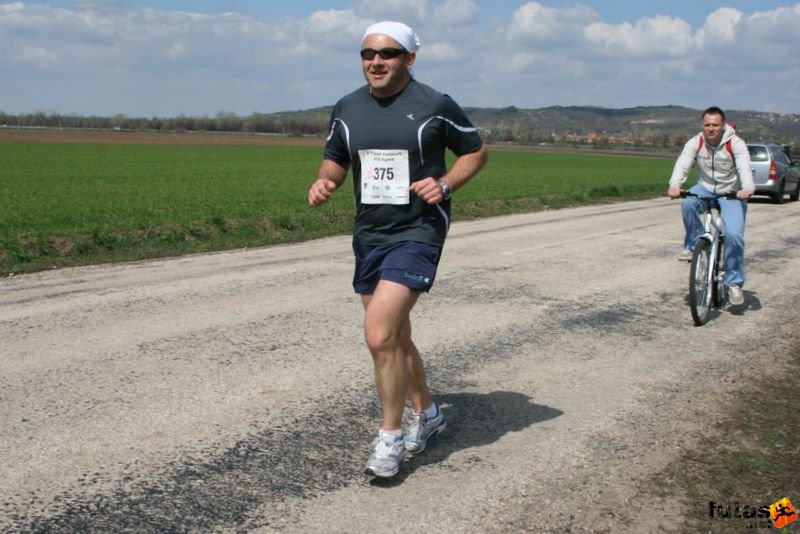 Velencei-tó 2/3 Maraton Futás, Zoli