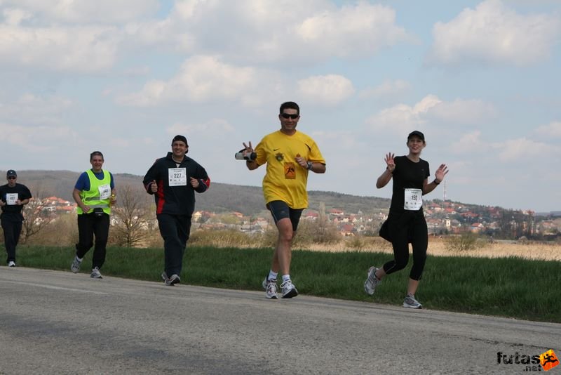 Velencei-tó 2/3 Maraton Futás, vízFUTár