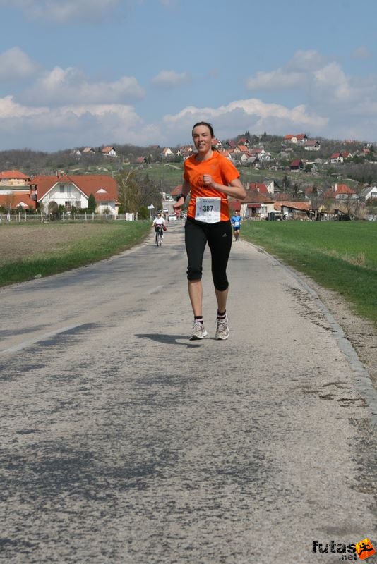 Tóparti Futóparti, futás a Velencei-tó körül Pákozd és Agárd  között, Görög Veronika ultrafutó, Herceghalom