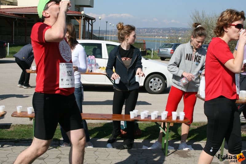 Tóparti Futóparti futó képek Velence Sukoró Pákozd, első frissítőpont