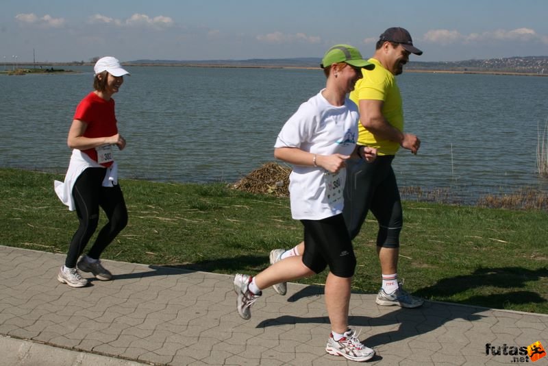 Tóparti Futóparti futó képek Velence Sukoró Pákozd, futás a tóparton
