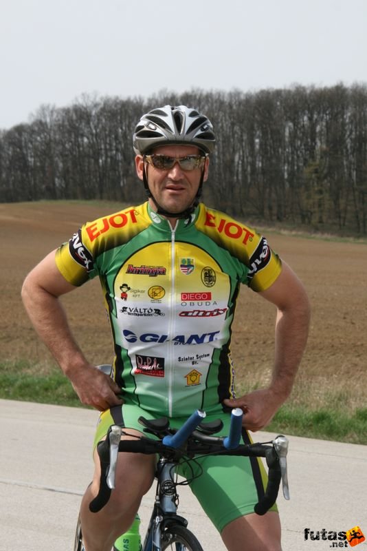 Kerékpárverseny Stop Cukrászda Időfutam Tatabánya kerekparos_idofutam_256.jpg Tatabányai Kerékpár és Triatlon Klub kerékpárversenye: Stop Cukrászda Időfutam Tatabánya, kerekparos_idofutam_256.jpg