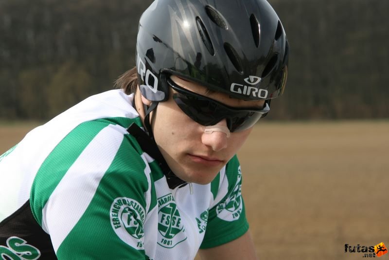 Tatabányai Kerékpár és Triatlon Klub kerékpárversenye: Stop Cukrászda Időfutam Tatabánya, Giro fejvédő sisak