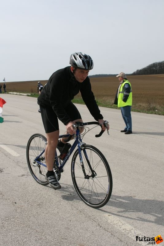 Tatabányai Kerékpár és Triatlon Klub kerékpárversenye: Stop Cukrászda Időfutam Tatabánya, Giant országúti kerékpár