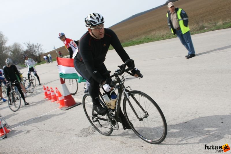 Kerékpárverseny Stop Cukrászda Időfutam Tatabánya kerekparos_idofutam_264.jpg Tatabányai Kerékpár és Triatlon Klub kerékpárversenye: Stop Cukrászda Időfutam Tatabánya, kerekparos_idofutam_264.jpg