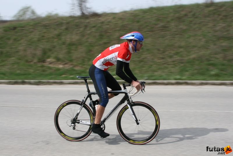 Tatabányai Kerékpár és Triatlon Klub kerékpárversenye: Stop Cukrászda Időfutam Tatabánya, Bergamont  kerékpár