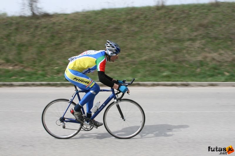 Tatabányai Kerékpár és Triatlon Klub kerékpárversenye: Stop Cukrászda Időfutam Tatabánya, Cicli olasz  kerékpár