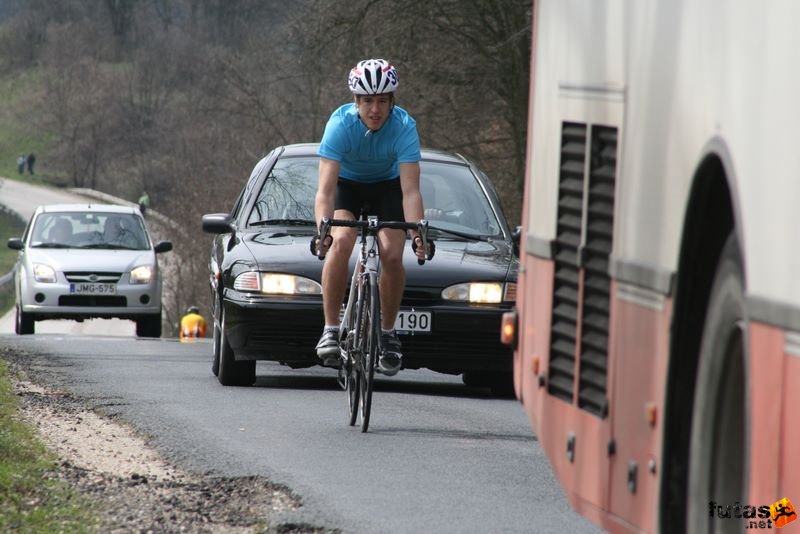 Kerékpárverseny Stop Cukrászda Időfutam Tatabánya busz mögé szorulva Tatabányai Kerékpár és Triatlon Klub kerékpárversenye: Stop Cukrászda Időfutam Tatabánya, busz mögé szorulva