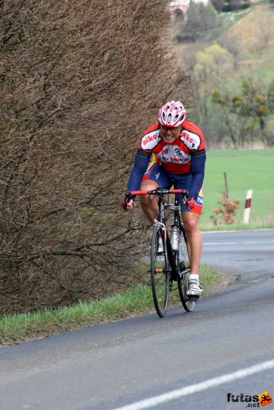 Kerékpárverseny Stop Cukrászda Időfutam Tatabánya kerékpárral emelkedő felfelé Tatabányai Kerékpár és Triatlon Klub kerékpárversenye: Stop Cukrászda Időfutam Tatabánya, kerékpárral emelkedő felfelé