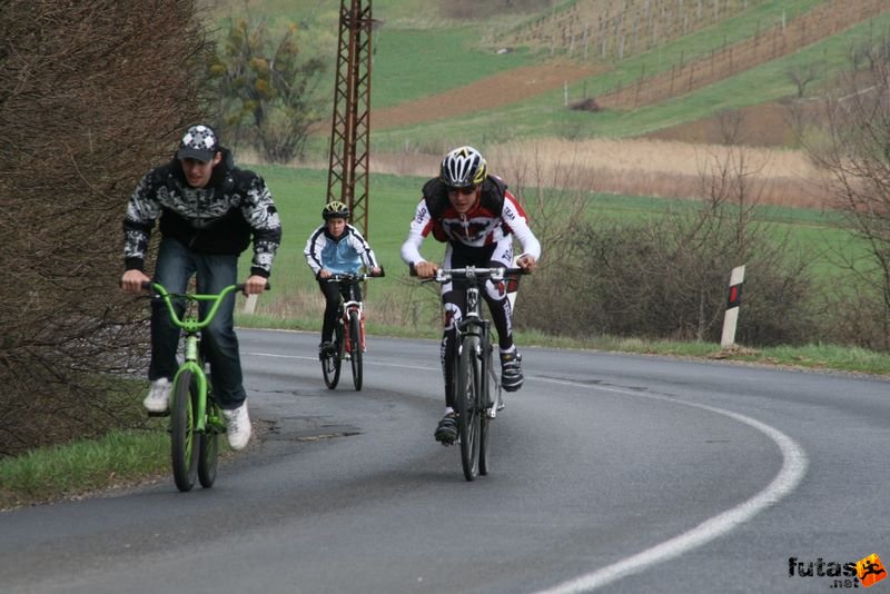 Kerékpárverseny Stop Cukrászda Időfutam Tatabánya kerekparos_idofutam_368.jpg Tatabányai Kerékpár és Triatlon Klub kerékpárversenye: Stop Cukrászda Időfutam Tatabánya, kerekparos_idofutam_368.jpg