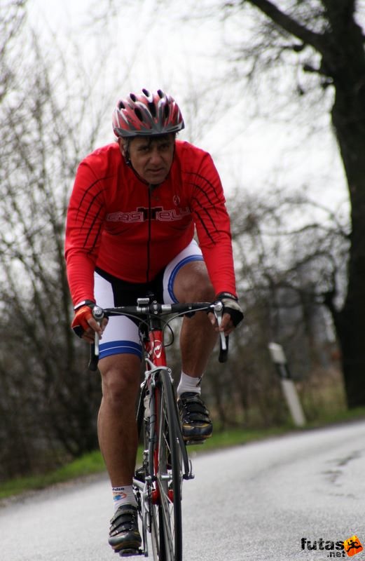 Kerékpárverseny Stop Cukrászda Időfutam Tatabánya kerekparos_idofutam_400.jpg Tatabányai Kerékpár és Triatlon Klub kerékpárversenye: Stop Cukrászda Időfutam Tatabánya, kerekparos_idofutam_400.jpg