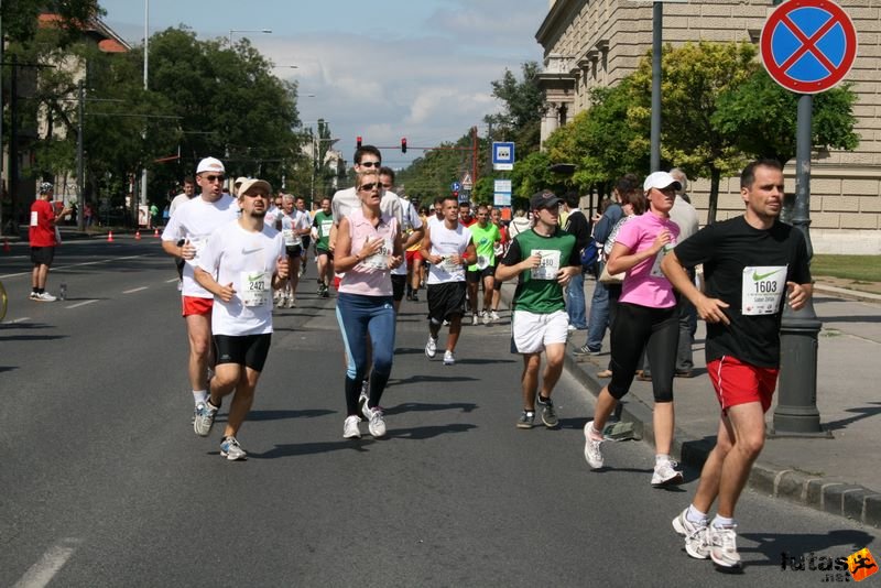Nike Félmaraton budapesti futóverseny célja a Városligetben, nike_half_marathon_budapest_7096.jpg