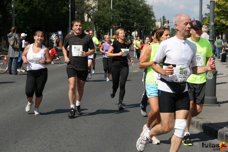 Nike Félmaraton budapesti futóverseny célja a Városligetben, Bárdos Miklós