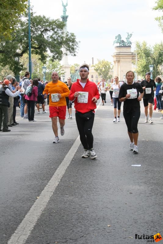 Nike Félmaraton budapesti futóverseny célja a Városligetben, Tóth Lajos