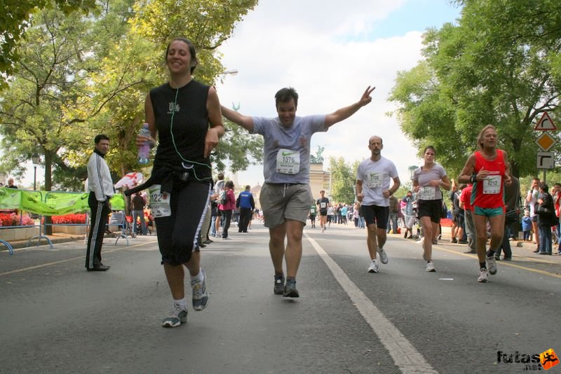 Nike Félmaraton budapesti futóverseny célja a Városligetben, Nagy Csilla, Bassola Bálint