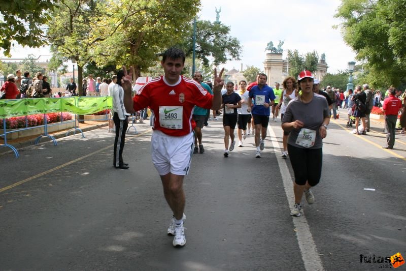 Nike Félmaraton budapesti futóverseny célja a Városligetben, Harangi István ifj
