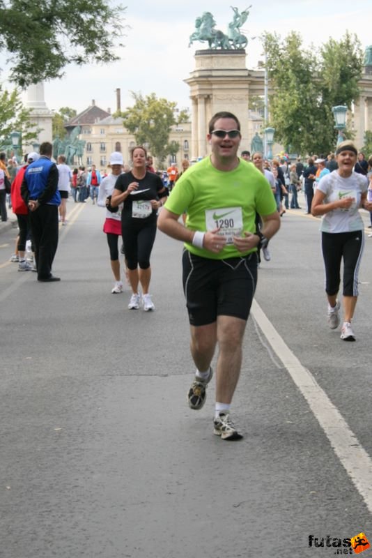Nike Félmaraton budapesti futóverseny célja a Városligetben, Takács András