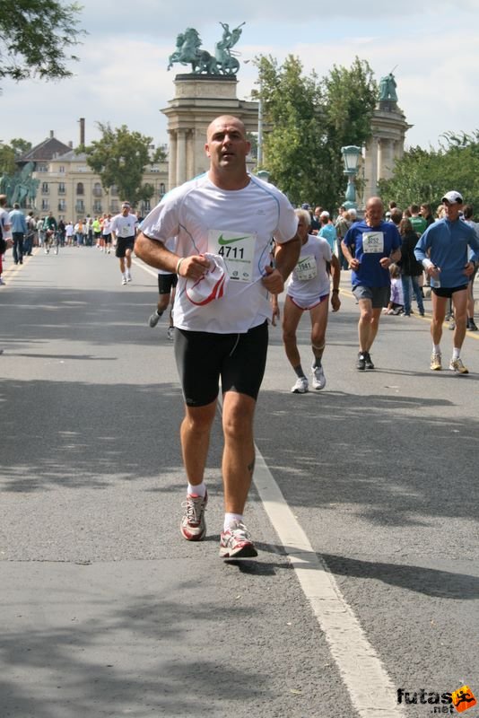 Nike Félmaraton budapesti futóverseny célja a Városligetben, Szabó Zsolt, Egri Honvéd SE, Erdőtelek