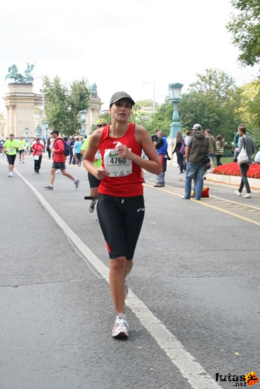 Nike Félmaraton budapesti futóverseny célja a Városligetben, Détári Georgina