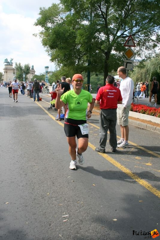 Nike Félmaraton budapesti futóverseny célja a Városligetben, Bogyó Éva