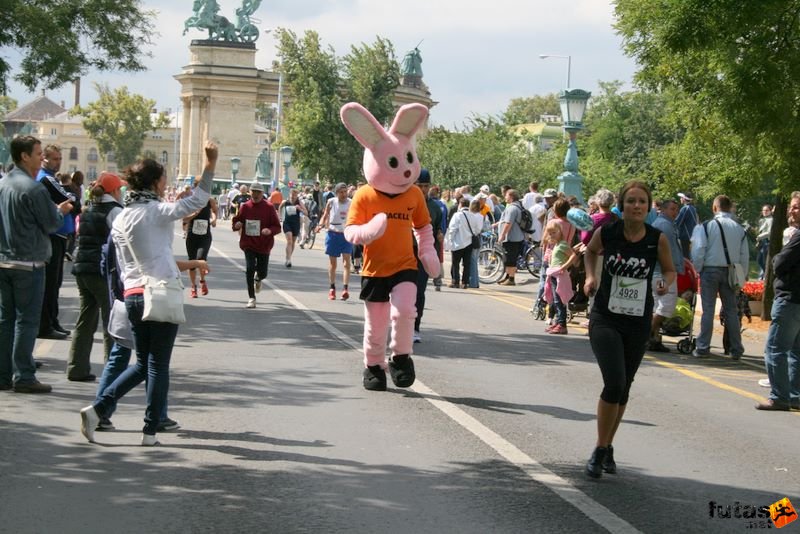 Nike Félmaraton budapesti futóverseny célja a Városligetben, Duracell nyuszi is érkezik