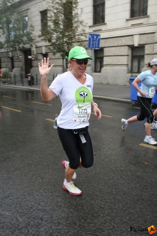Budapest Half Marathon, Snow Andrea