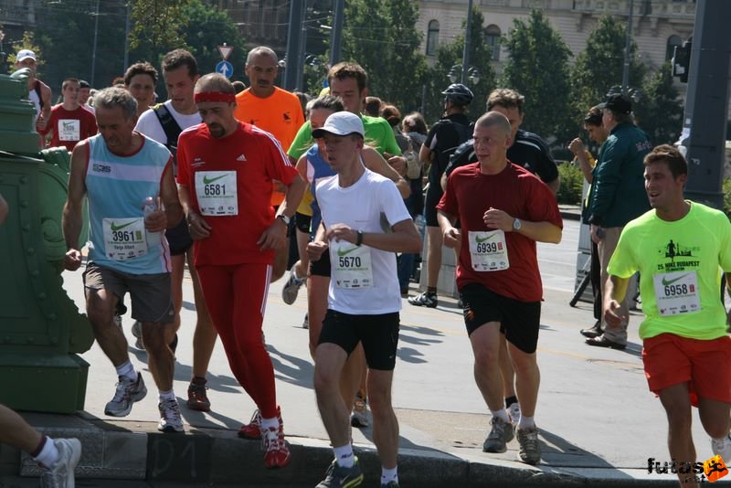 Nike Félmaraton Futás, Varga Albert, Bonta Alin Hunedoara, Döbrösi Balázs Nike Futóklub  Győr, Jermakka Jarkko Nurmes