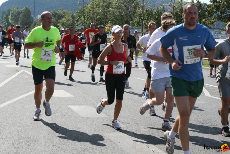 Nike Félmaraton Futás, Szabó Tibor, Vincze Viktória