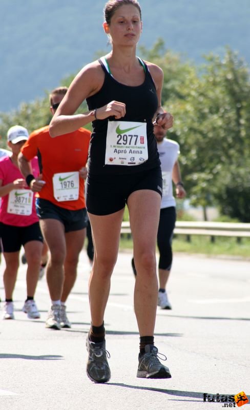 Nike Félmaraton Futás, Apró Anna Miskolc, félmaratoni eredménye: 01:44:18