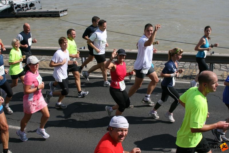 Nike Félmaraton Futóverseny Budapest, Móni és Bocsi