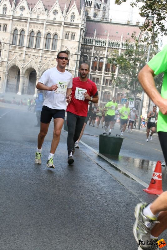 Nike Félmaraton Futóverseny Budapest, Kovács Zsolt, Lungu Calin DR TR SEVERIN