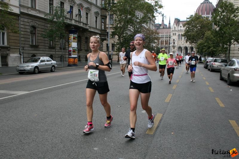 Nike Félmaraton futás Budapest, Séra Kata első félmaratonja ideje 02:21:30 és Juli