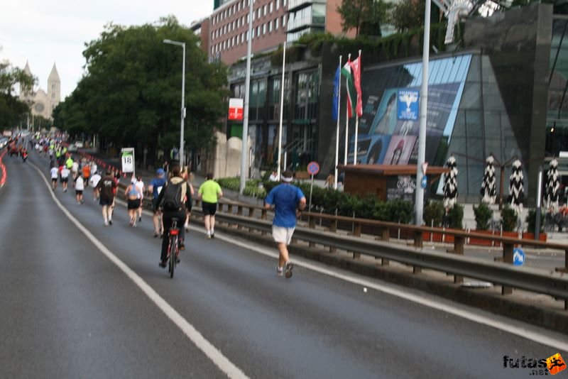 Nike Félmaraton futás Budapest, Váci út West End