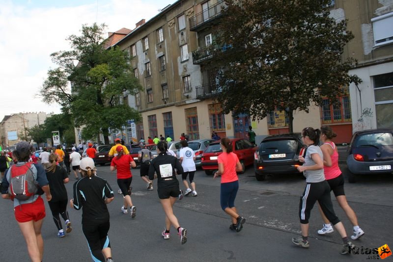 Nike Félmaraton futás Budapest, futók 19 kilométer, Lehel tér