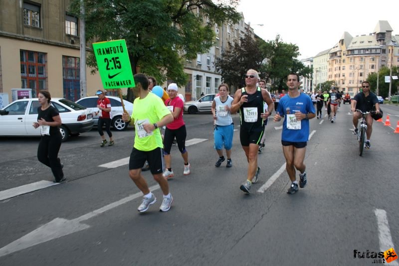 Nike Félmaraton futás Budapest, Pacemaker Iramfutó 2:15 -ös félmaratoni időt megcélozva, Budapest Lehel utca