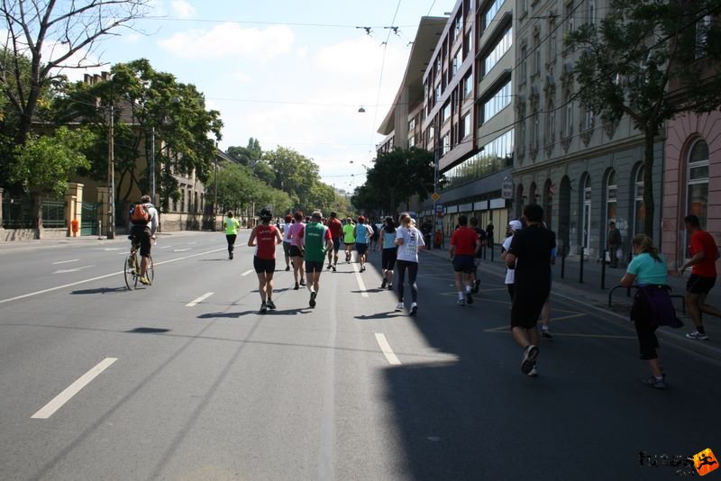 Nike Félmaraton futás Budapest, futók  a Dózsa György úton